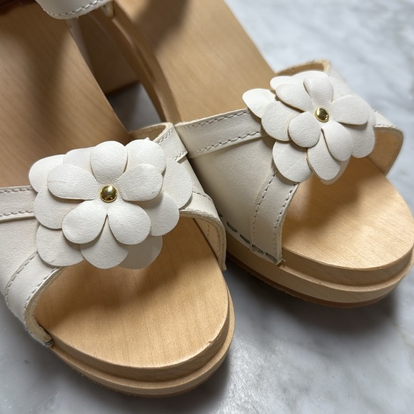 Anthropologie | Swedish Hasbeens White Flower Leather Clog Sandal Size 39 - Picture 4 of 15